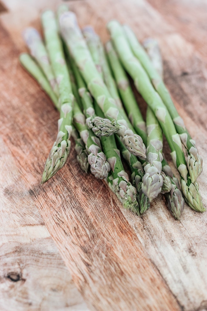Foods to eat this spring for gut health + foods for allergies & hay fever